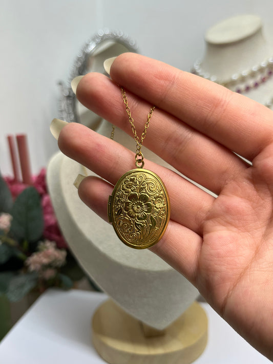 Vintage Floral Oval Locket