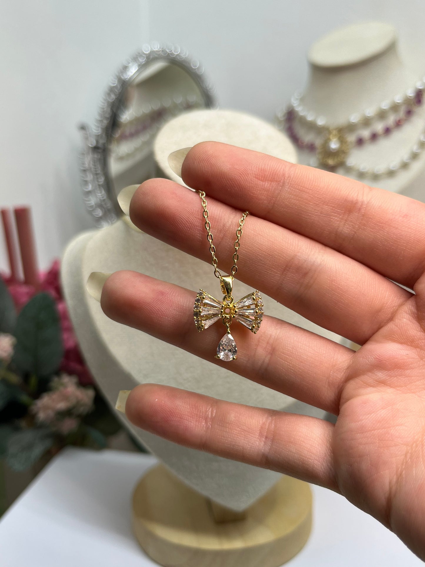 Glistening Bowdrop Crystal Necklace