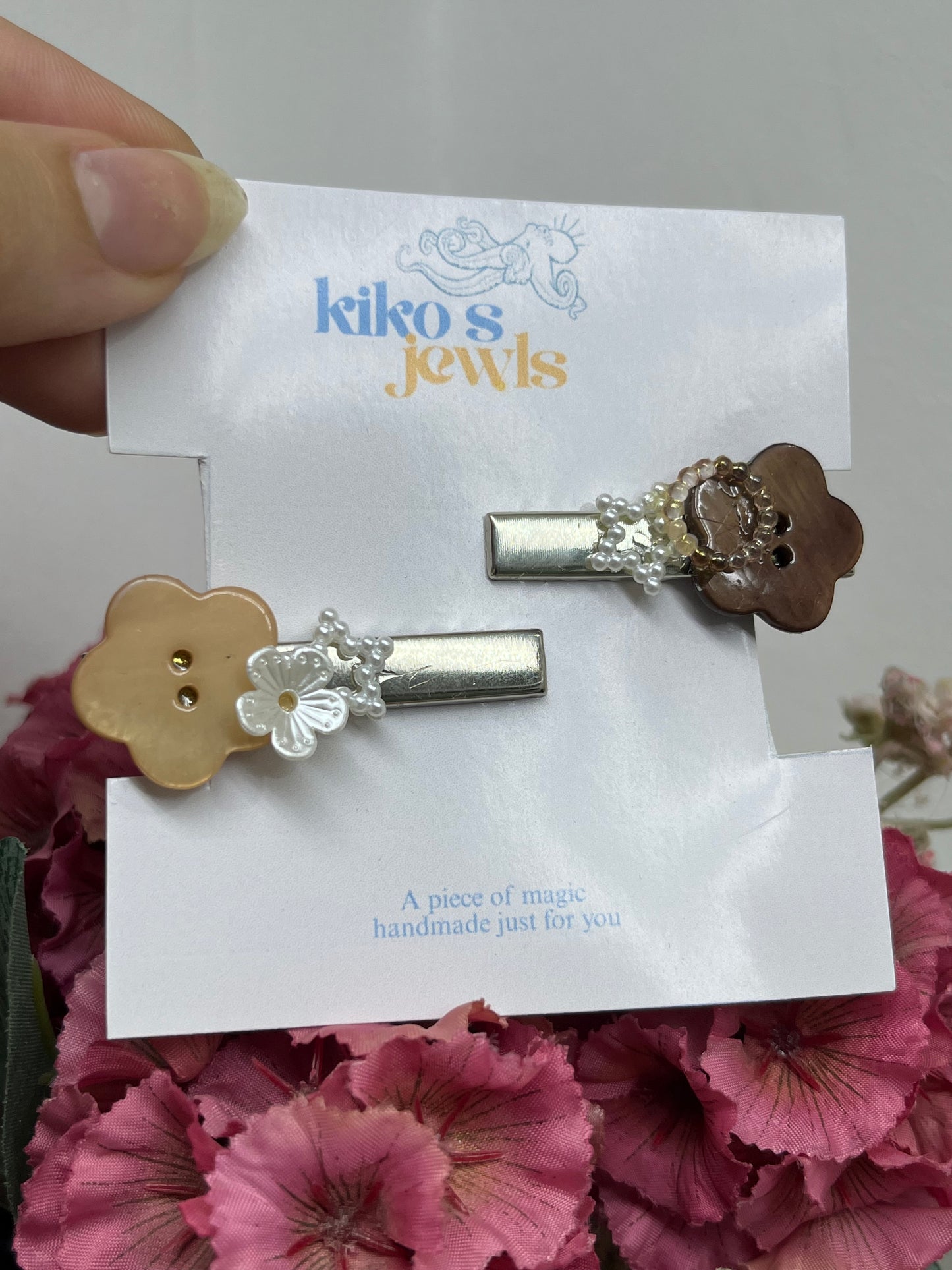 Brown buttons hair clips set