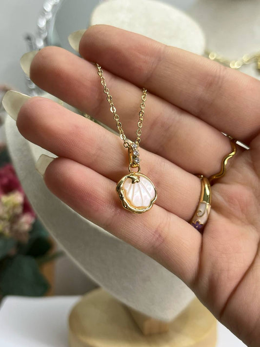 Mother of Pearl Seashell Necklace