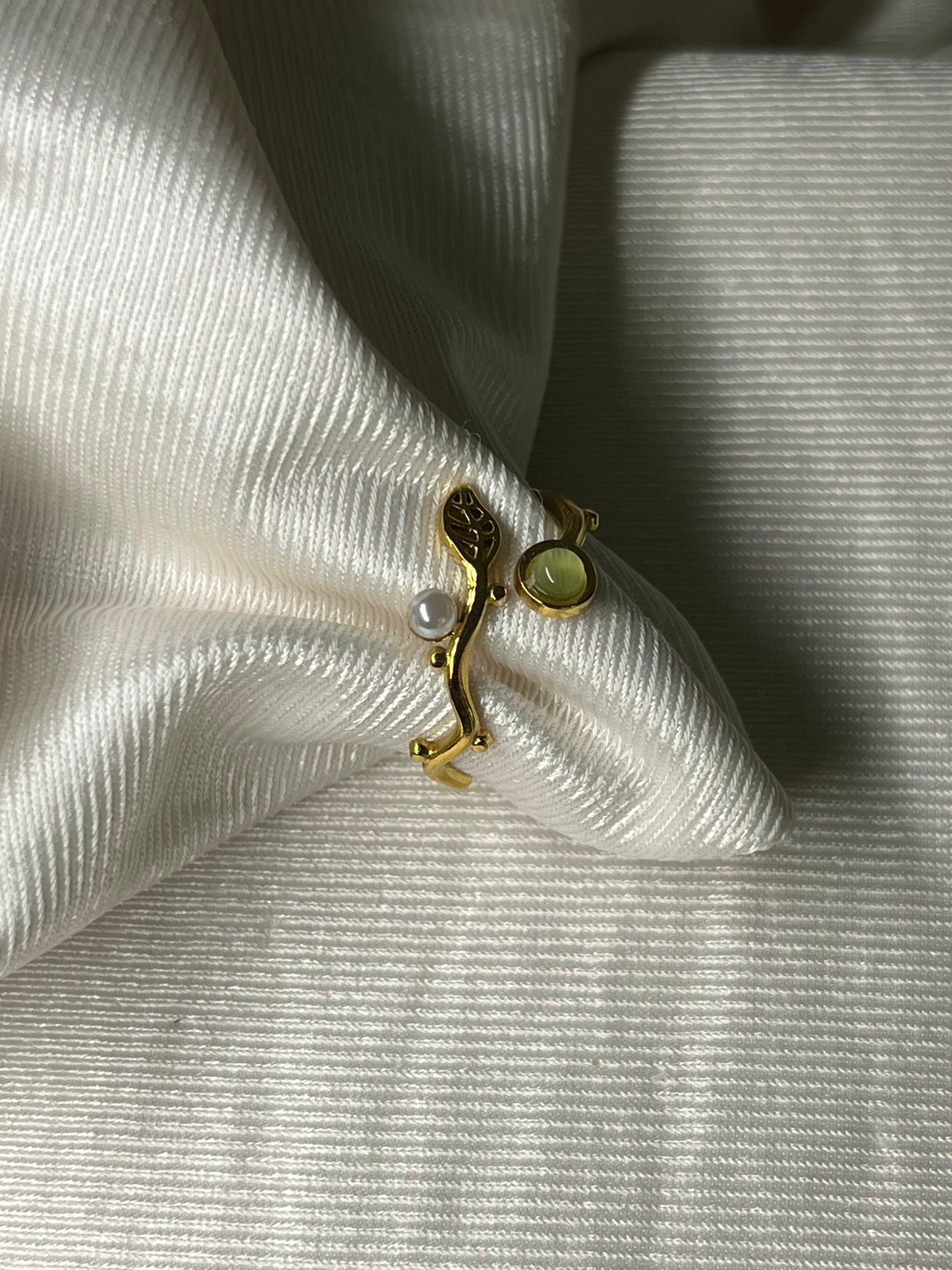 Nature-Inspired Leaf & Pearl Open Ring