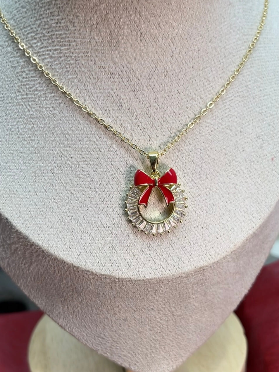 Crystals Glow Bow necklace