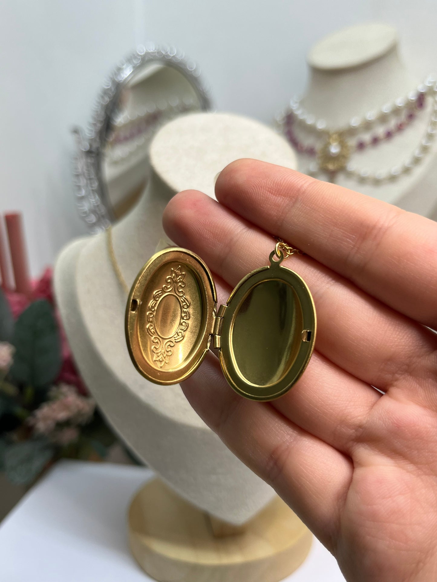 Baroque Oval Keepsake Locket