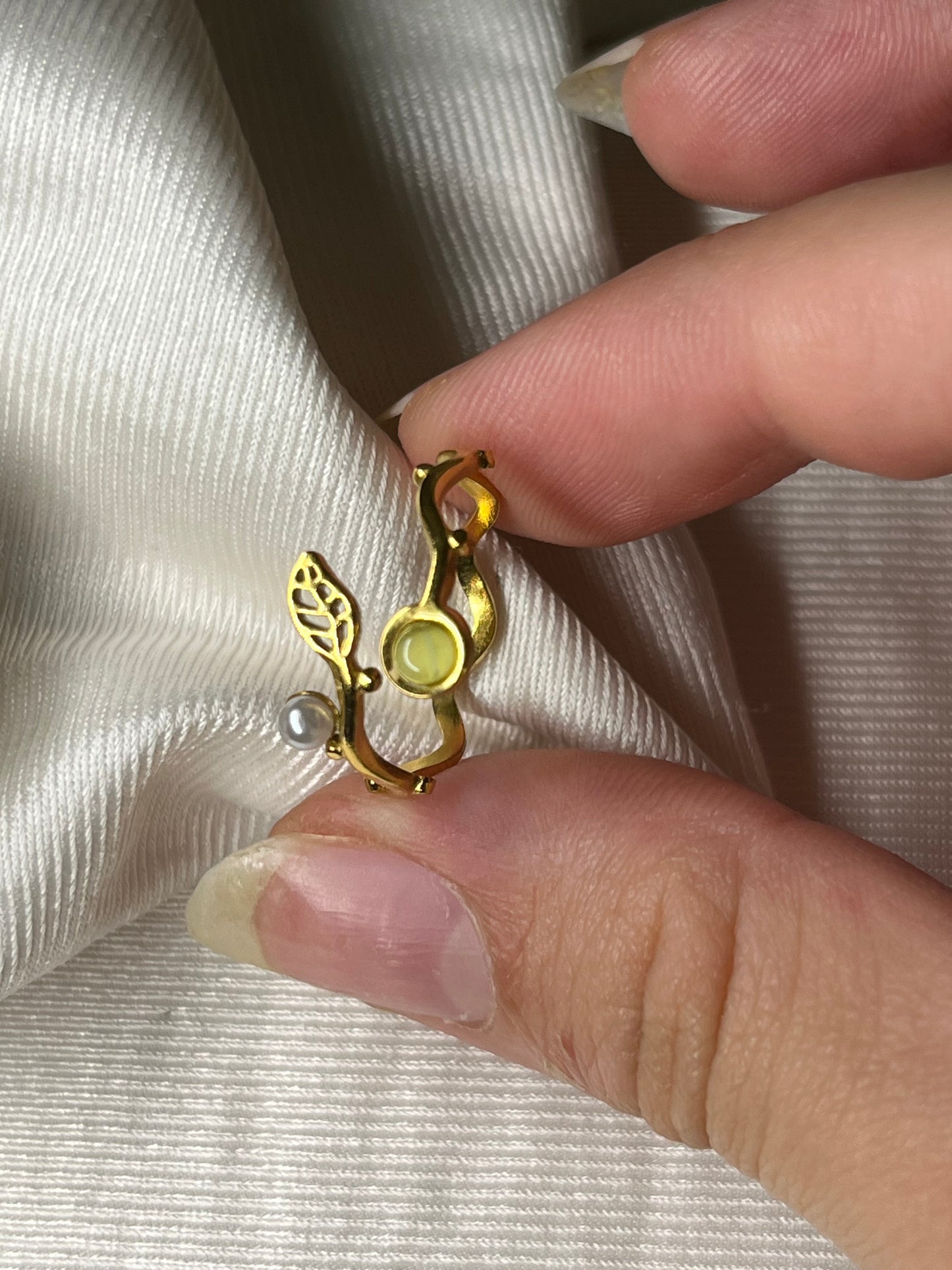 Nature-Inspired Leaf & Pearl Open Ring
