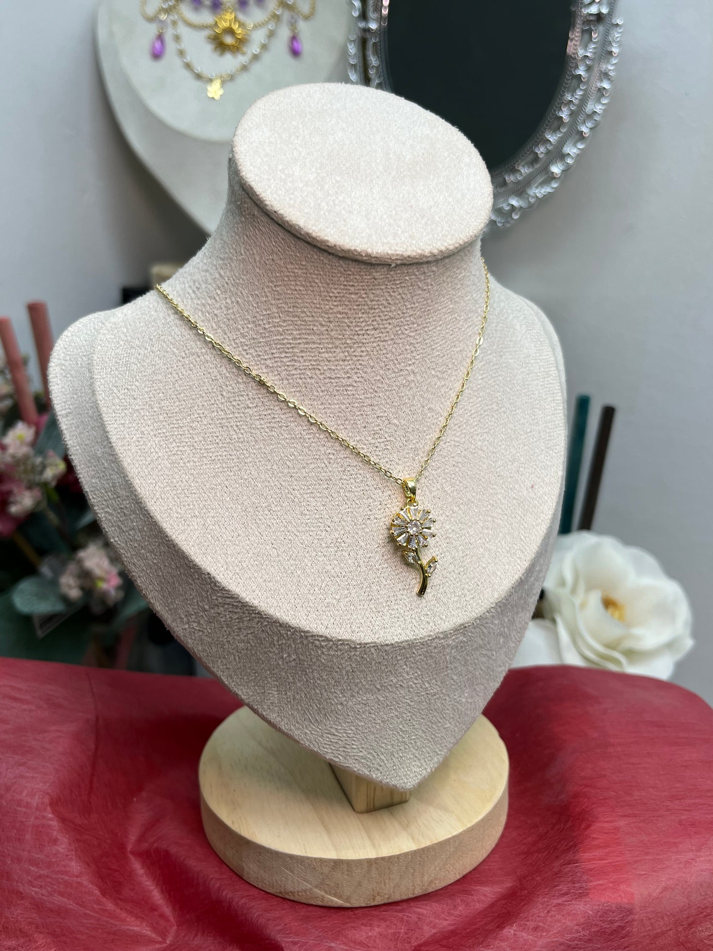Spinning Flower Necklace
