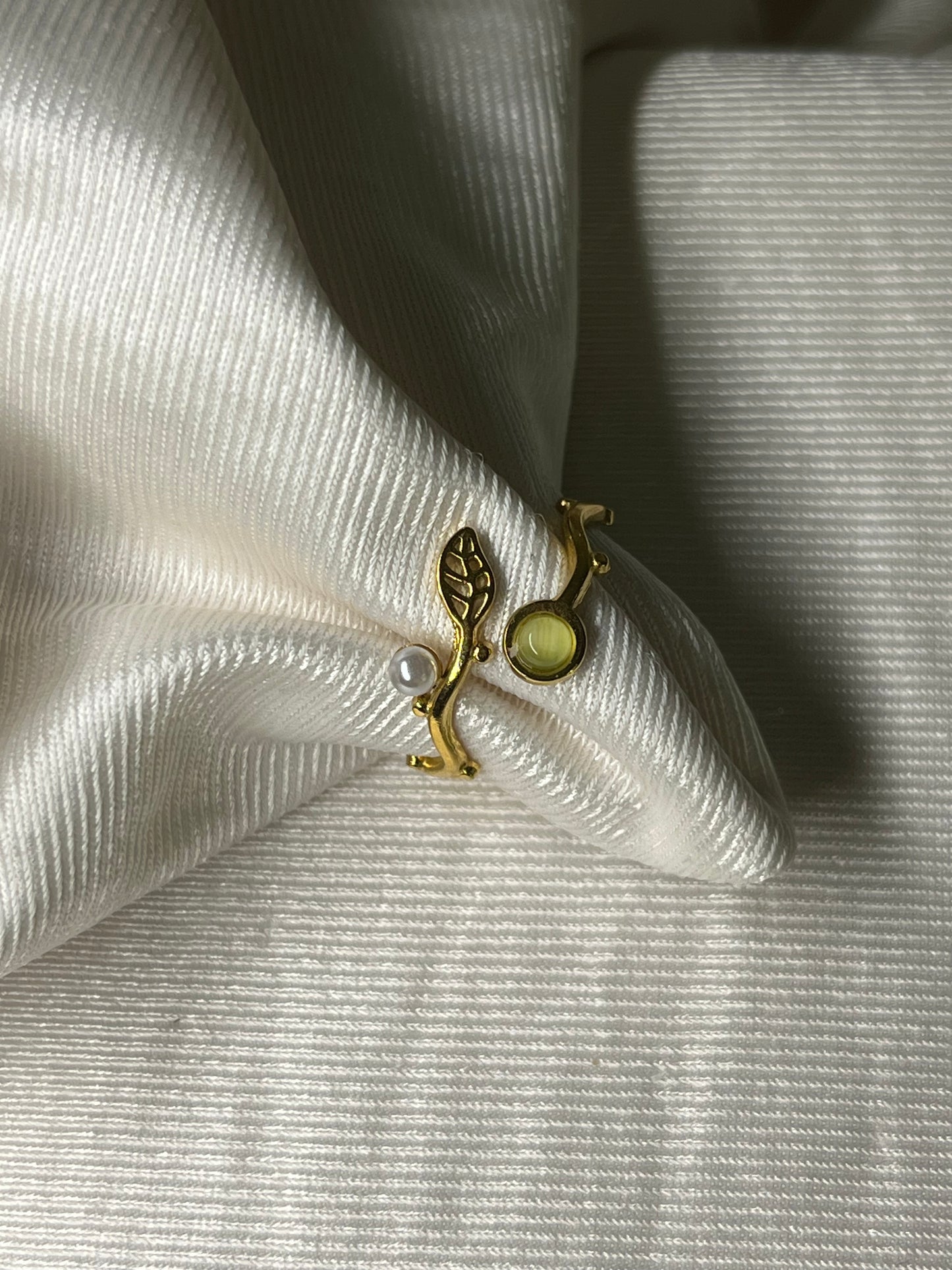 Nature-Inspired Leaf & Pearl Open Ring