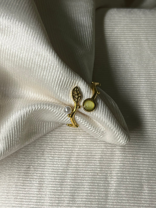 Nature-Inspired Leaf & Pearl Open Ring