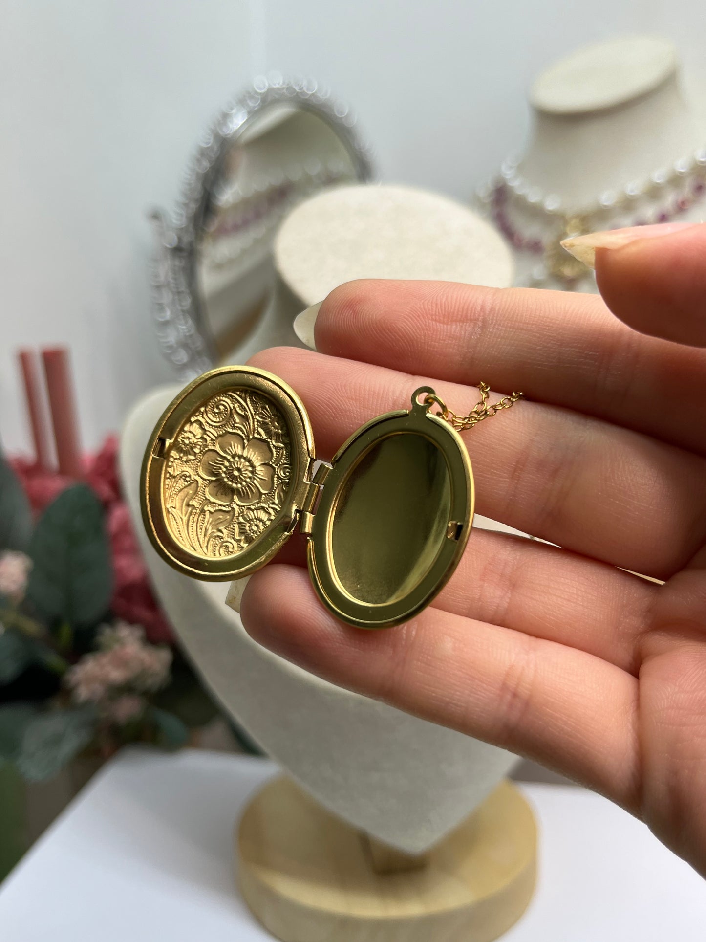 Vintage Floral Oval Locket