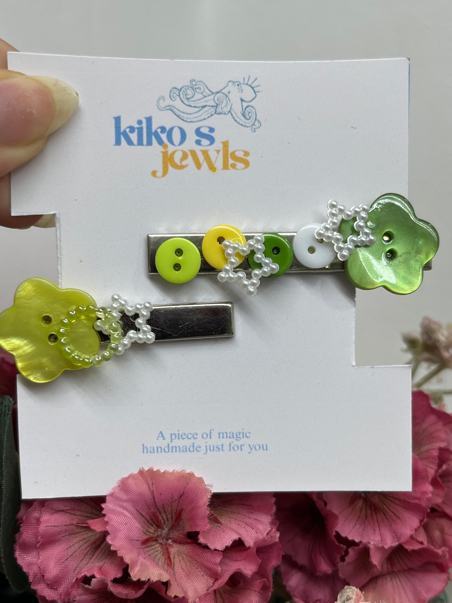 Green flowers buttons hair clips set