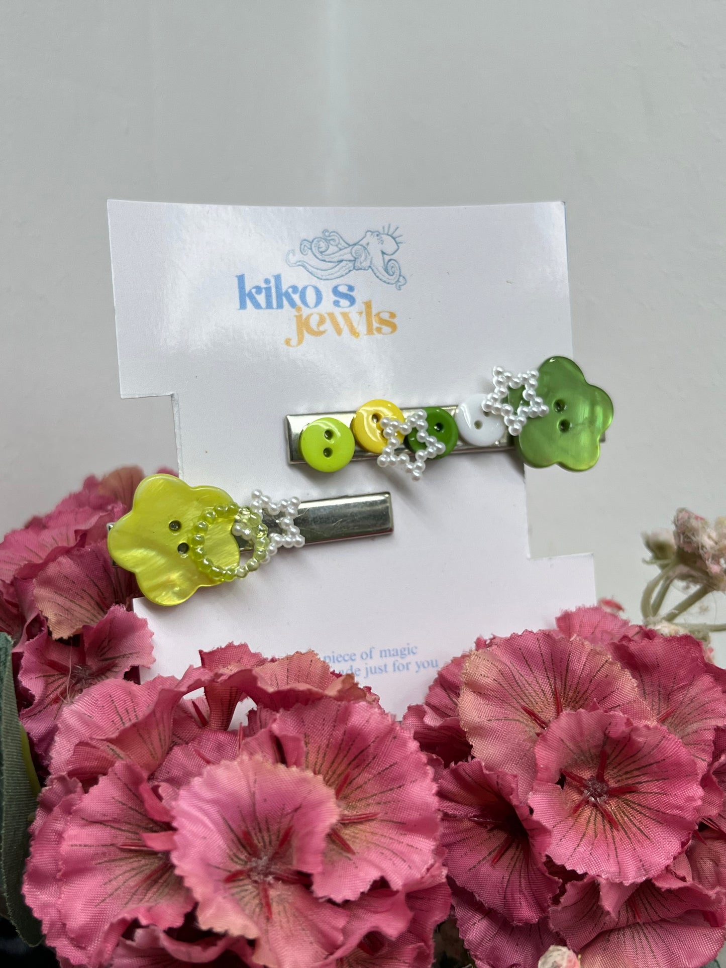 Green flowers buttons hair clips set