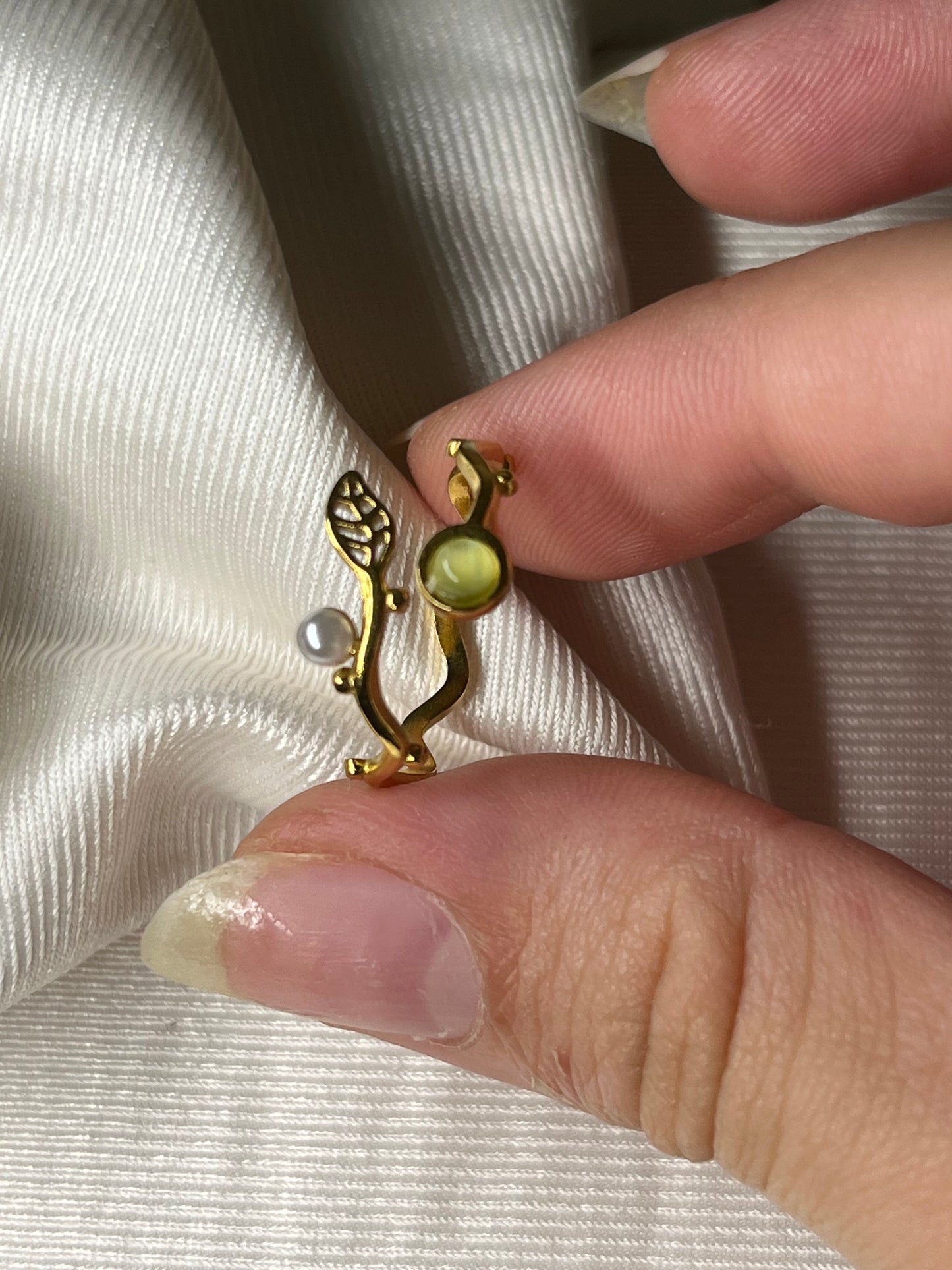 Nature-Inspired Leaf & Pearl Open Ring