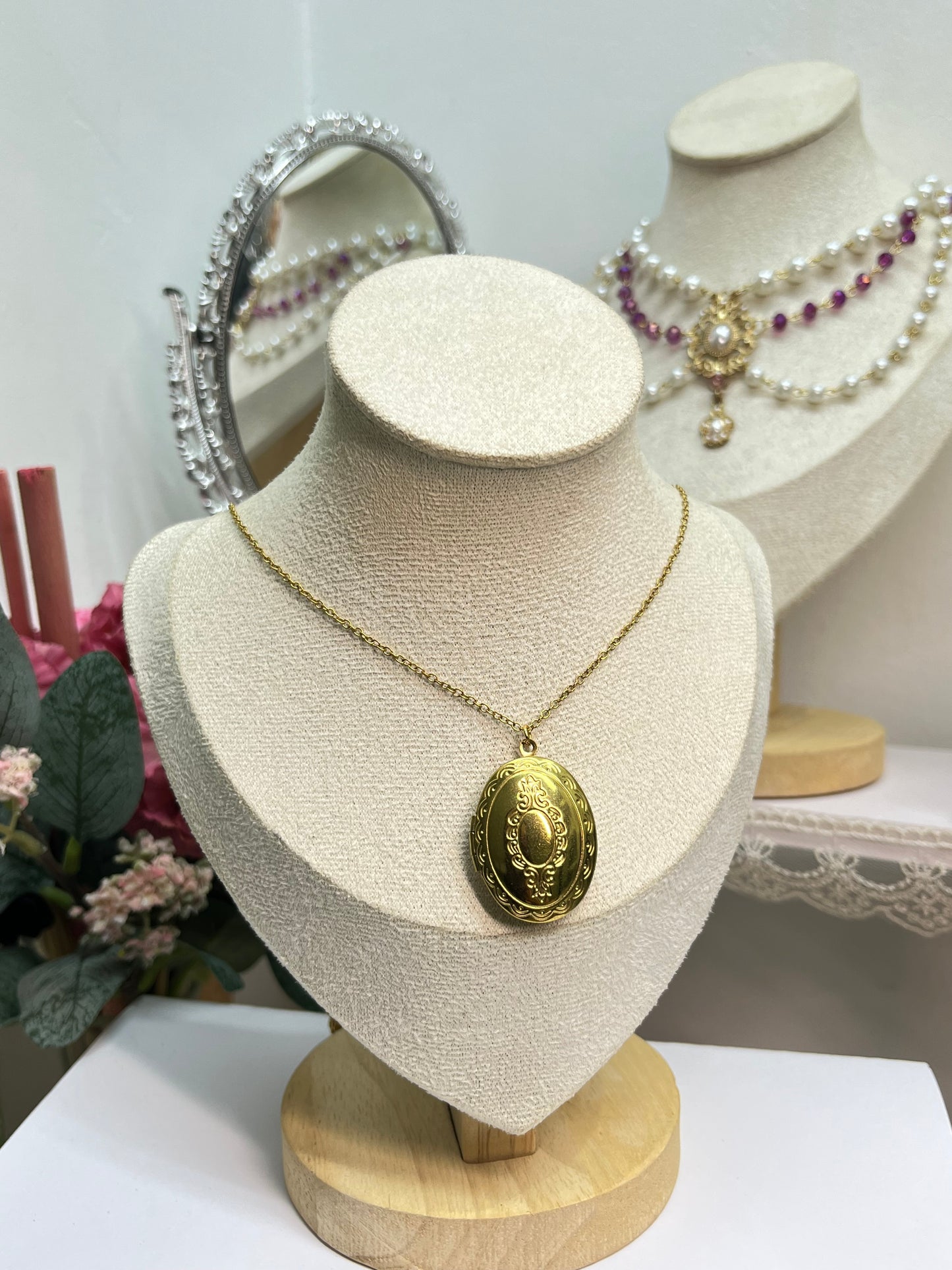 Baroque Oval Keepsake Locket