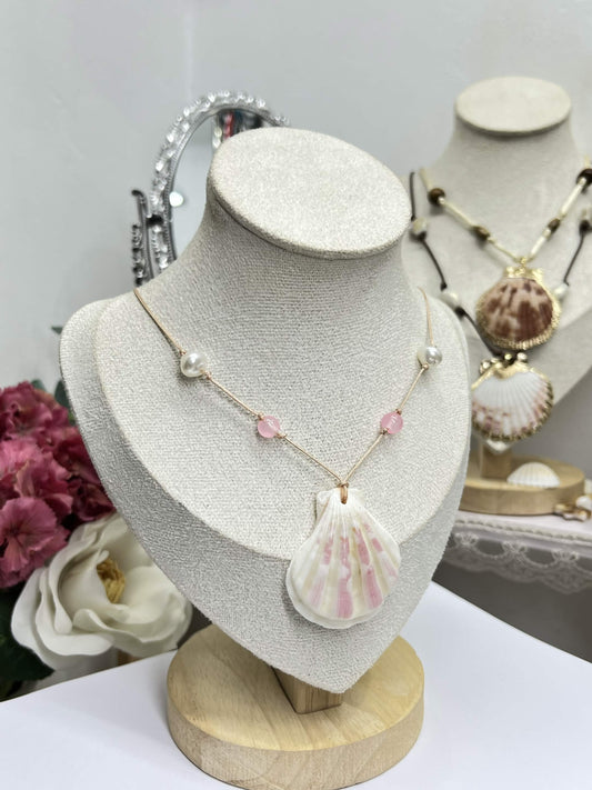 Seashell Threaded necklaces