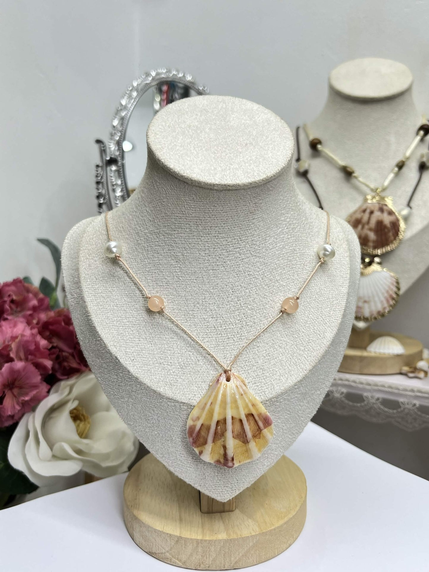Seashell Threaded necklaces