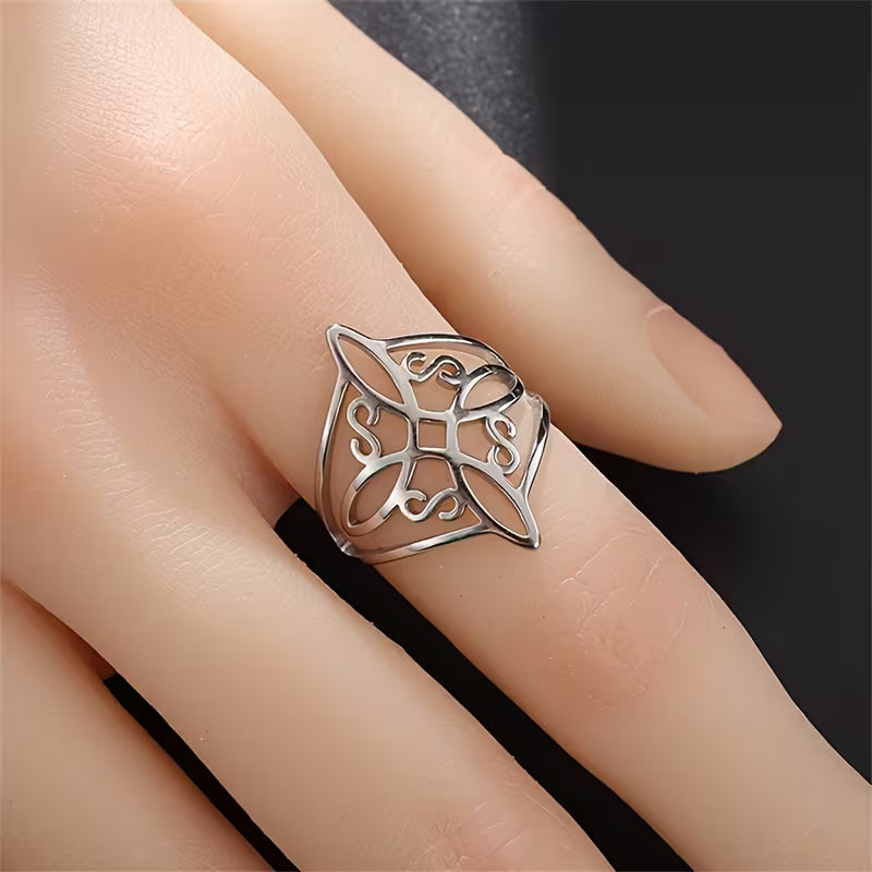 Swirl elegance rings