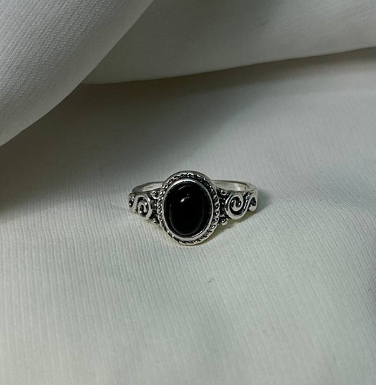 The Noir Scroll Ring