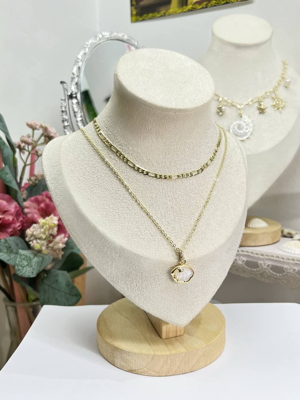 Mother of Pearl Seashell Necklace