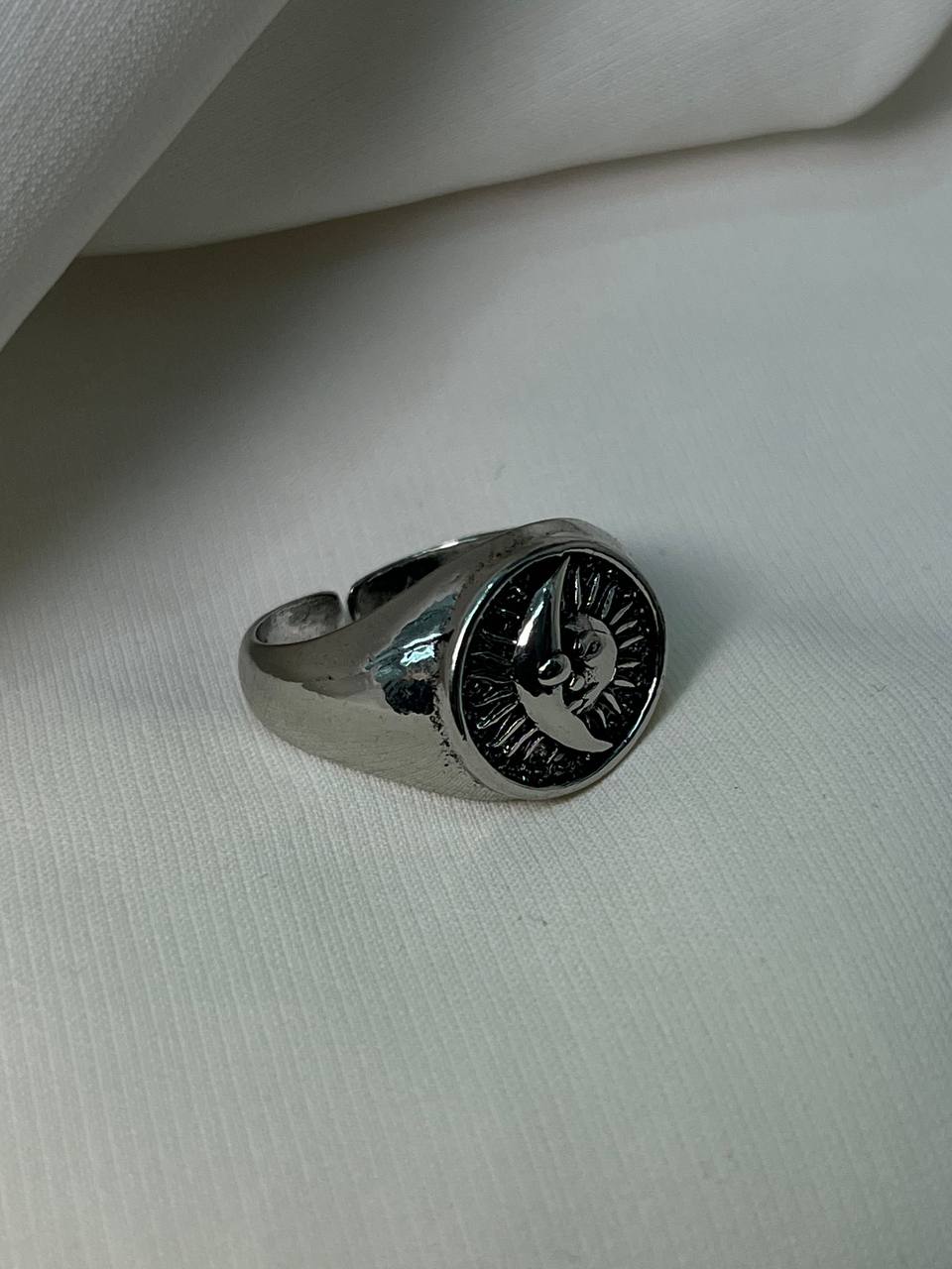 The Luna Face Signet