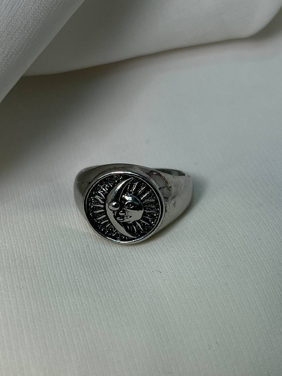 The Luna Face Signet